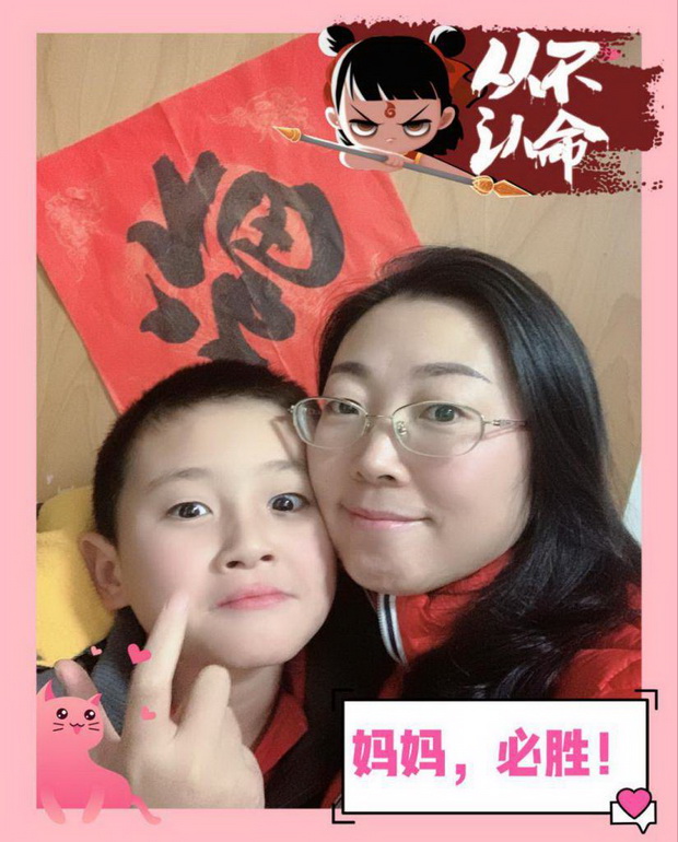 一位快餐管理人员成为儿子眼中不怕病毒的超人