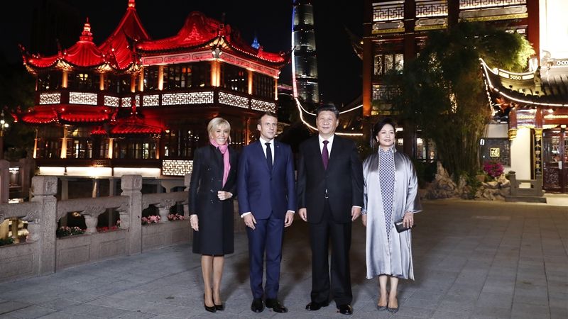 习近平夫妇在上海会见法国总统马克龙夫妇
